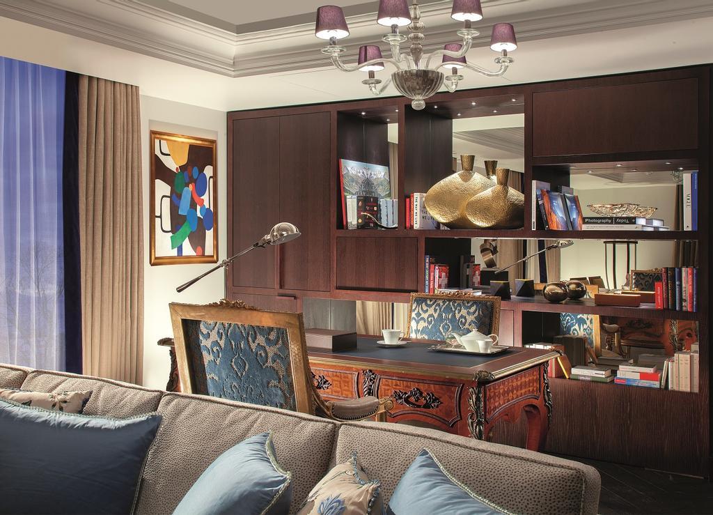 Biblioteca del Savoy londinense.