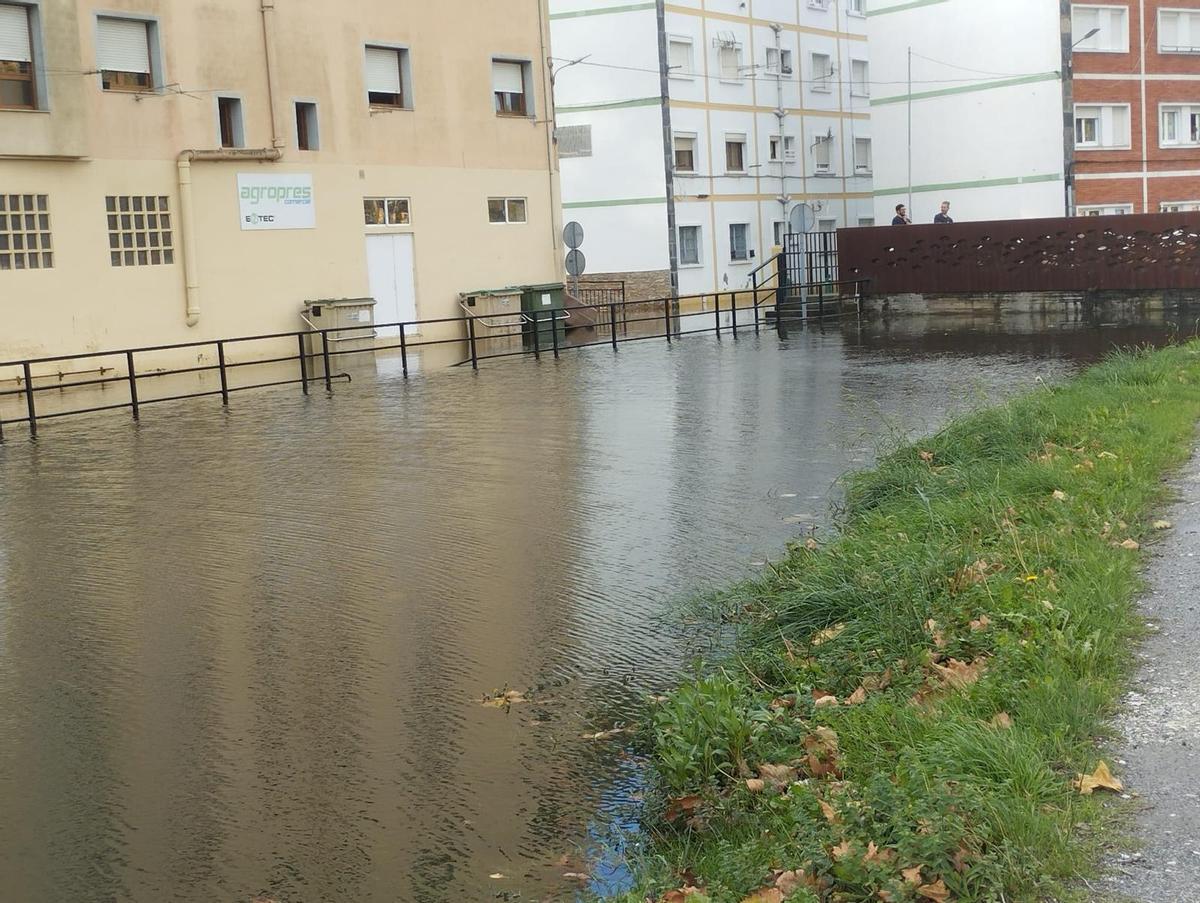 Situación de Vegadeo en una de las últimas inundaciones.