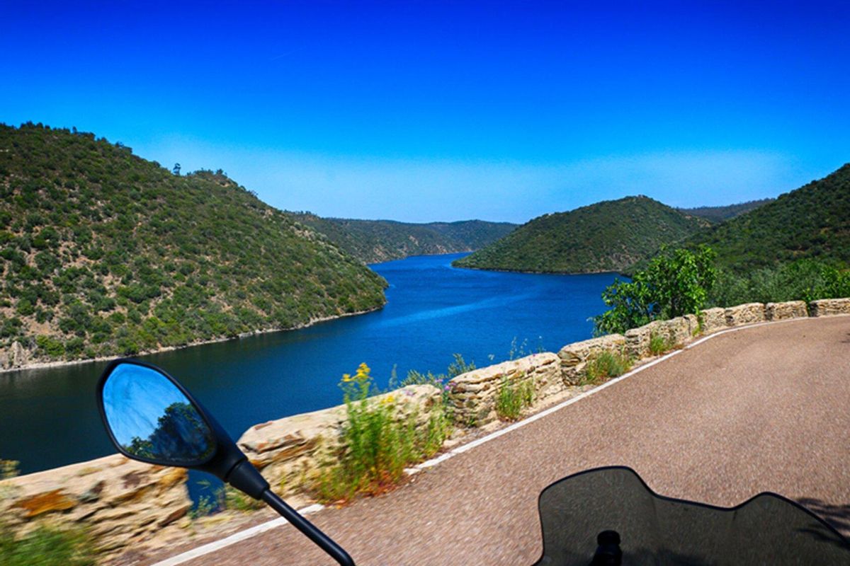 Carretera paisajística Membrío-Herrera de Alcántara.