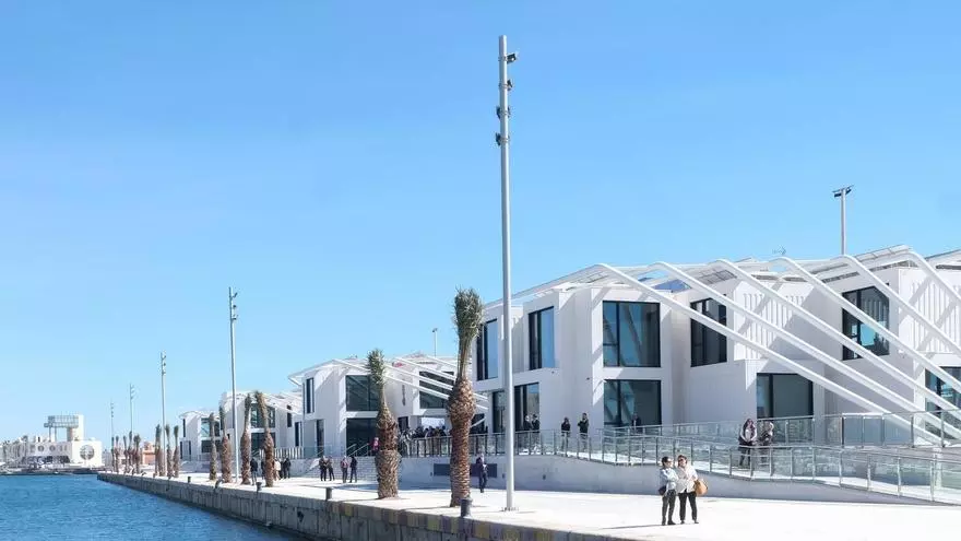 La Generalitat cede un espacio público para que un grupo de empresarios vean los fuegos de Hogueras de Alicante