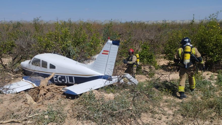 Alarma al salirse de la pista una avioneta cuando iba a aterrizar en Alhama