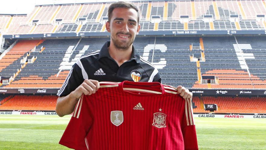 La selección española llama por fin a Alcácer