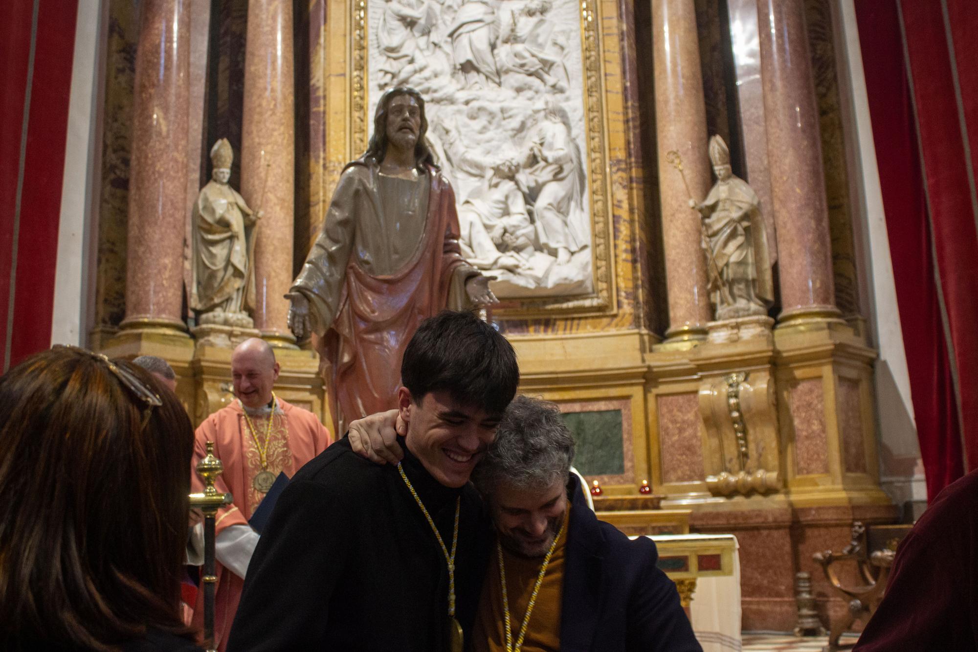 La Hermandad Penitencia de Nuestro Señor Jesús de Luz y Vida recibe con los brazos abiertos a sus nuevos hermanos.