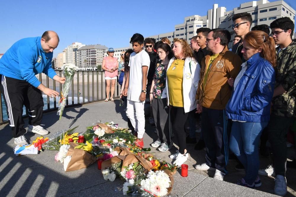 Homenaje en el Orzán al joven ahogado en la playa