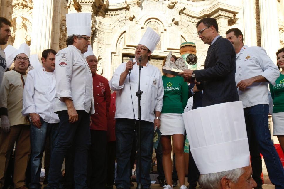 Reparten más de 10.000 Pasteles de Carne en la pla