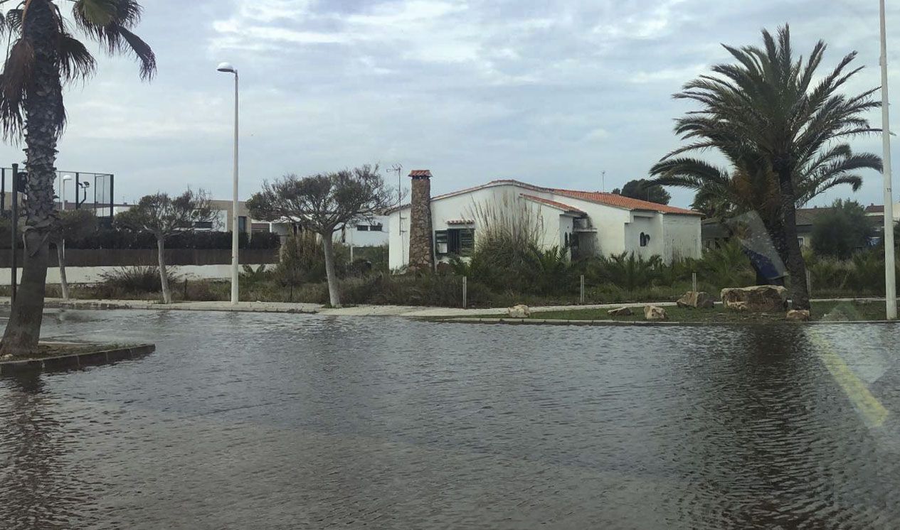 Las precipitaciones dejan numerosas vías cortadas en Sagunt.