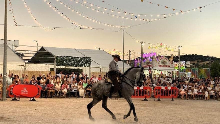 Doma, fuego y fantasía ecuestre para cerrar la feria de Monesterio