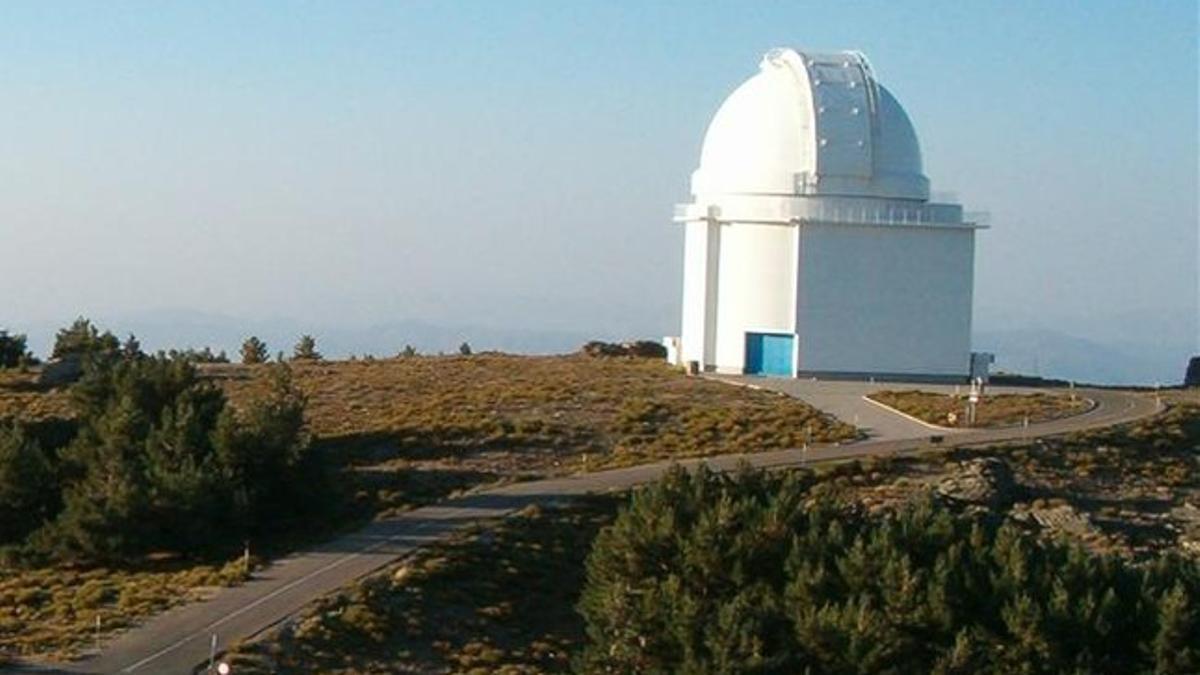 Panorámica del telescopio principal, de 3,5 metros de diámetros, del observatorio astronómico de Calar Alto