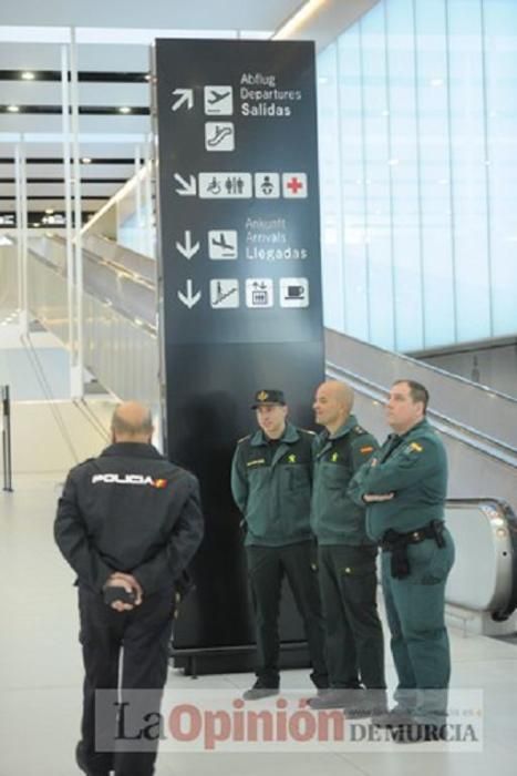 El delegado del Gobierno visita el aeropuerto de Corvera