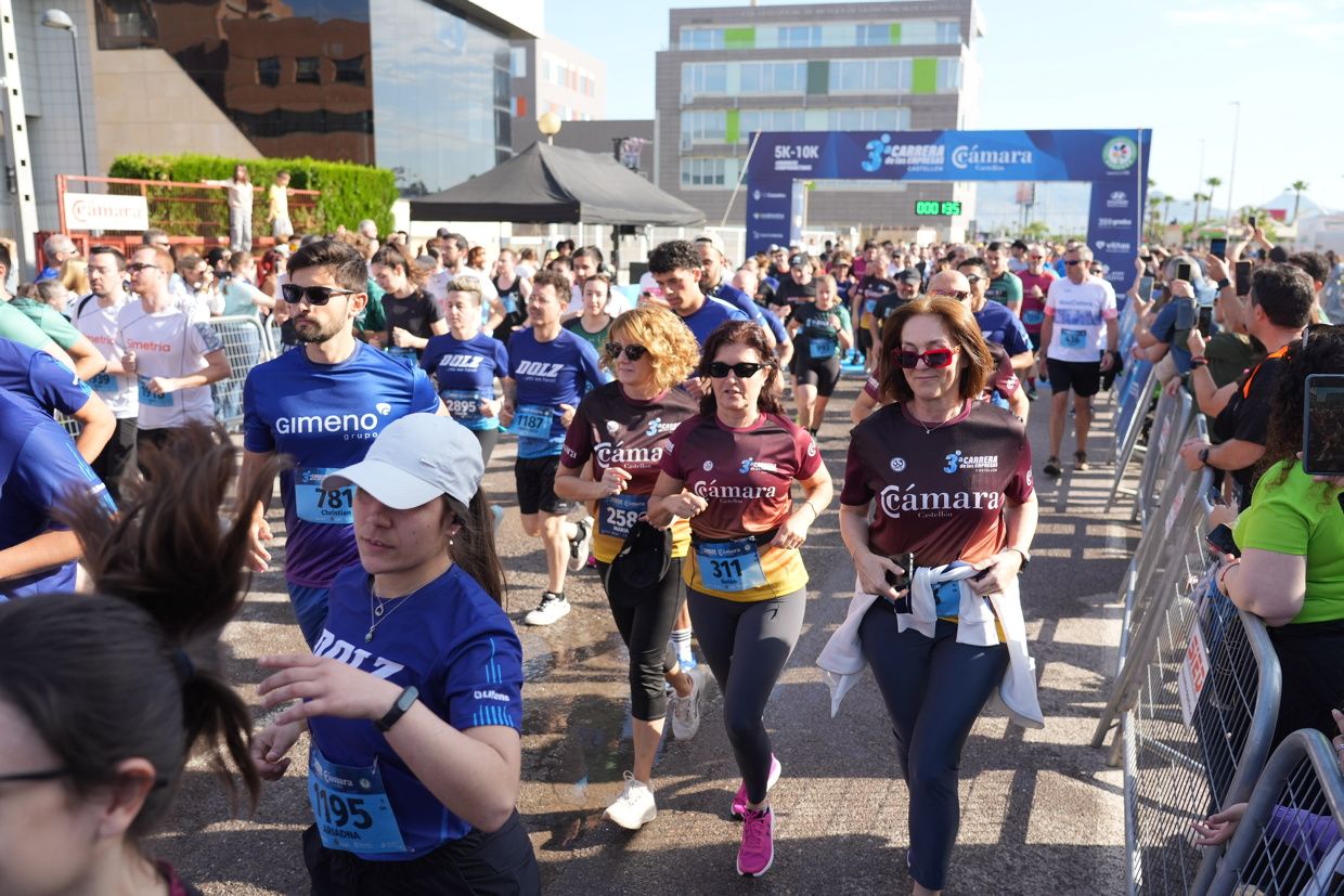 Búscate en las fotos de la Carrera de las Empresas en Castellón