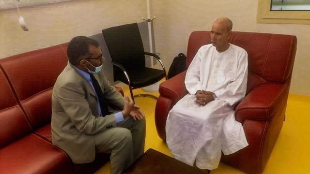 Archivo - Brahim Ghali recibe al primer ministro saharaui, Bucharaya Beyun