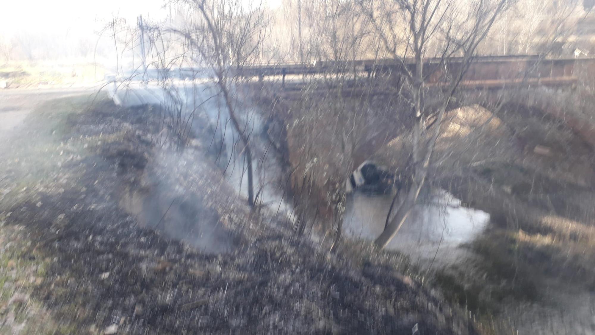 Un camión cargado de harina cae de un puente en Castielfabib y provoca un gran estruendo