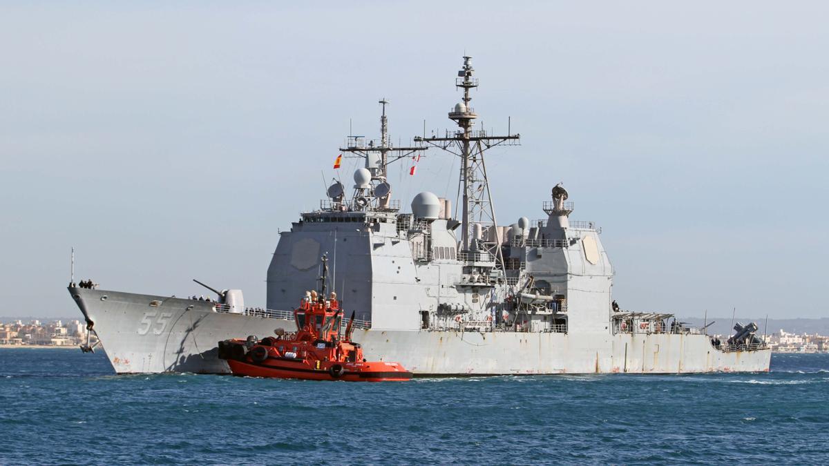 El buque de guerra Estadounidense Leyte Gulf visita el puerto de Palma