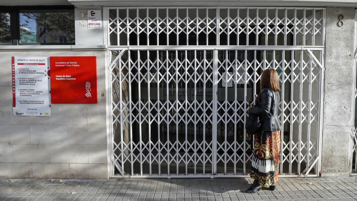 Cita con el médico en Valencia: Hasta 14 días para ver al médico por el  cierre de tardes de los centros de salud