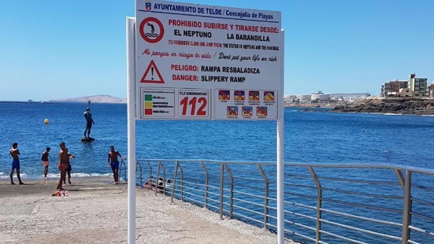 El nuevo panel informativo de la playa de Melenara fija más prohibiciones