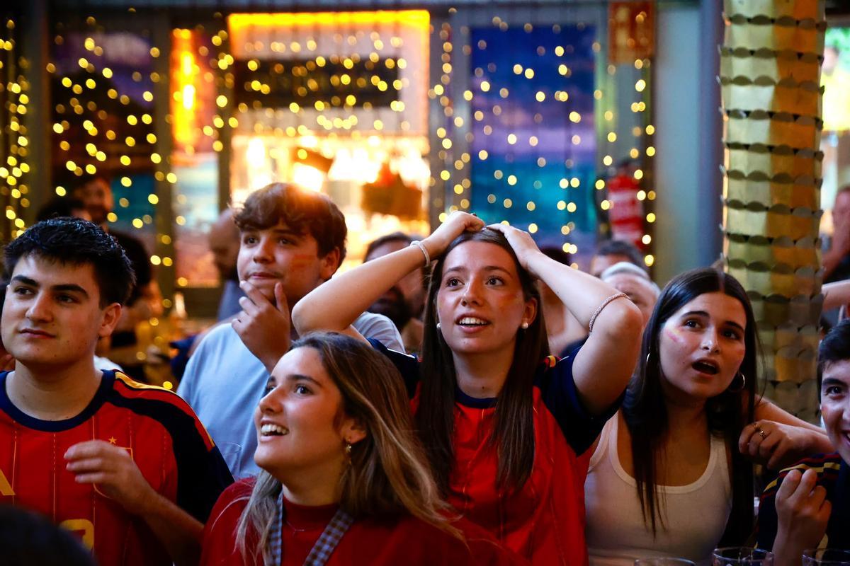 El ambiente del España-Portugal en Córdoba, en imágenes