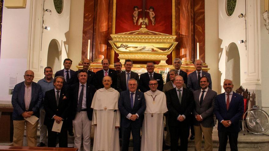 Hermanos mayores invitados al Santo Entierro. / Hdad Santo Entierro. Flora García