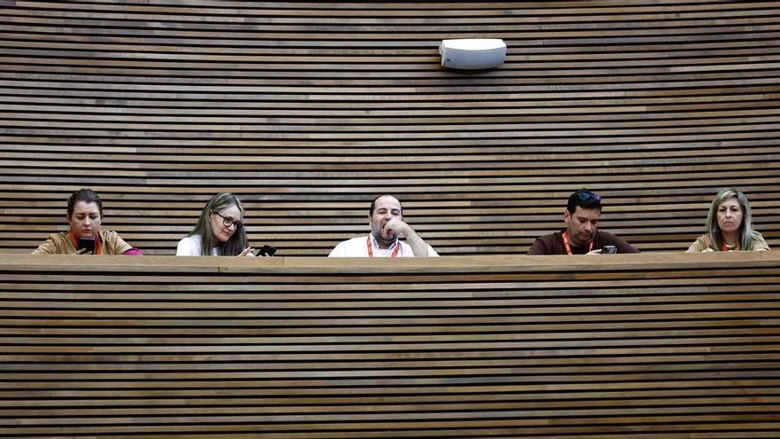 Las víctimas no podrán estar en la comparecencia de Mazón en las Corts al copar Presidencia las invitaciones con sus asesores