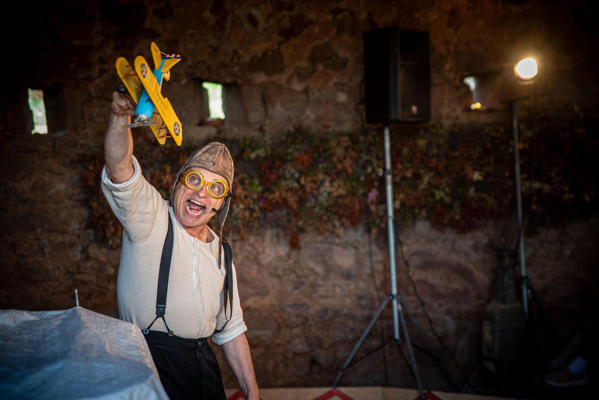 El retorn de Teatre Mòbil omple de rialles l'Era de Can Cuques