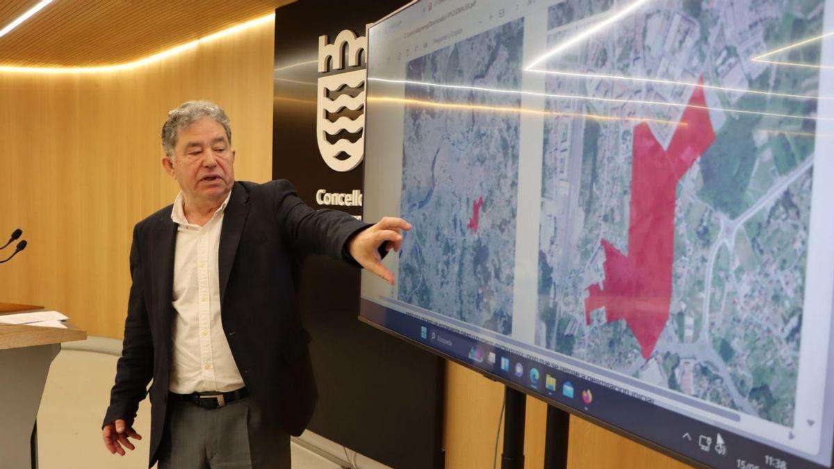 El alcalde de Pontevedra muestra el área en la que se construirán 2.000 nuevas viviendas.