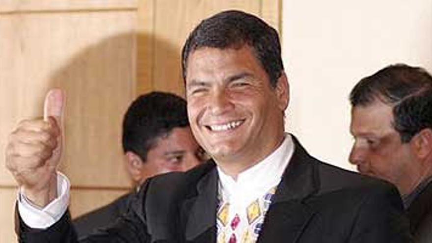 Ecuador otorga más poder al izquierdista Correa