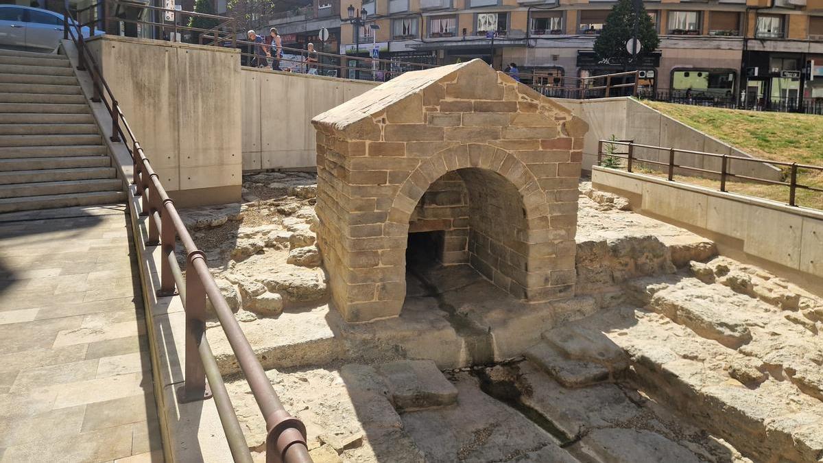 La Foncalada, este lunes tras el desmontaje de los andamios y la lona que la cubrían.