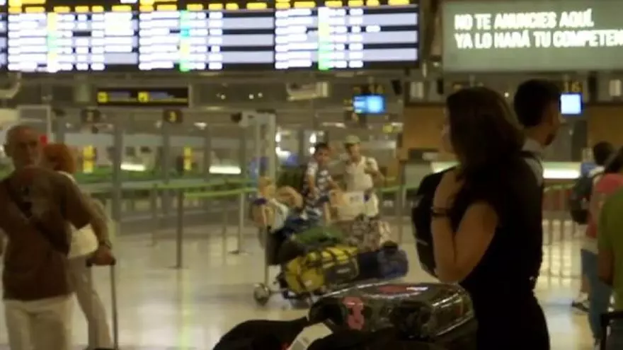 Cientos de pasajeros afectados por la cancelación y retraso de numerosos vuelos en Canarias