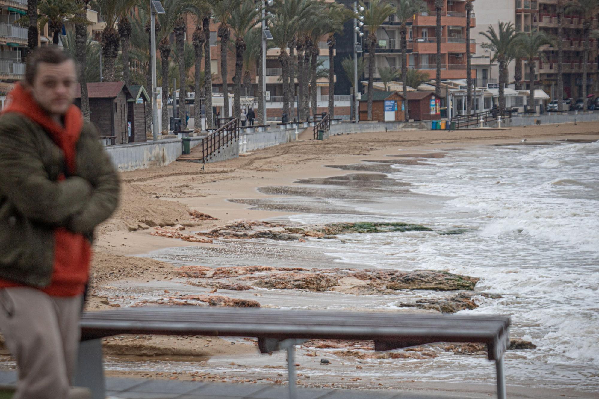 Día de frío y lluvia en Torrevieja