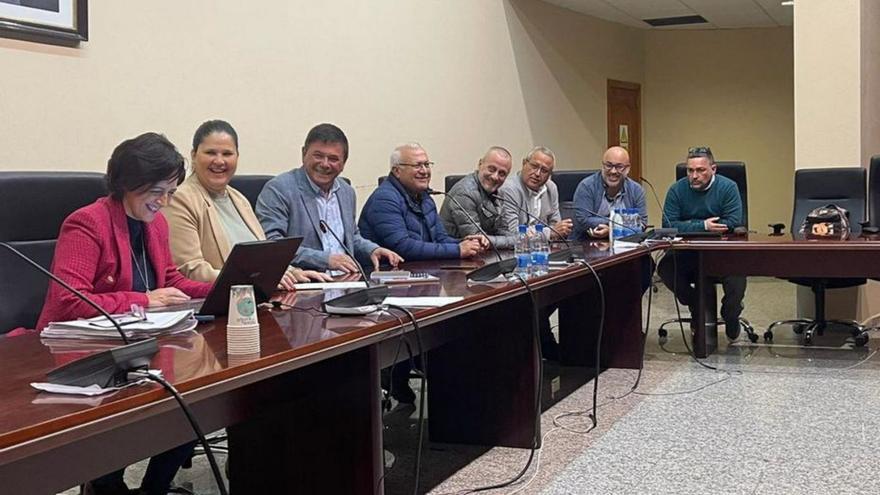 Imagen de la reunión de representantes de los municipios Centro-Sur de la Isla.