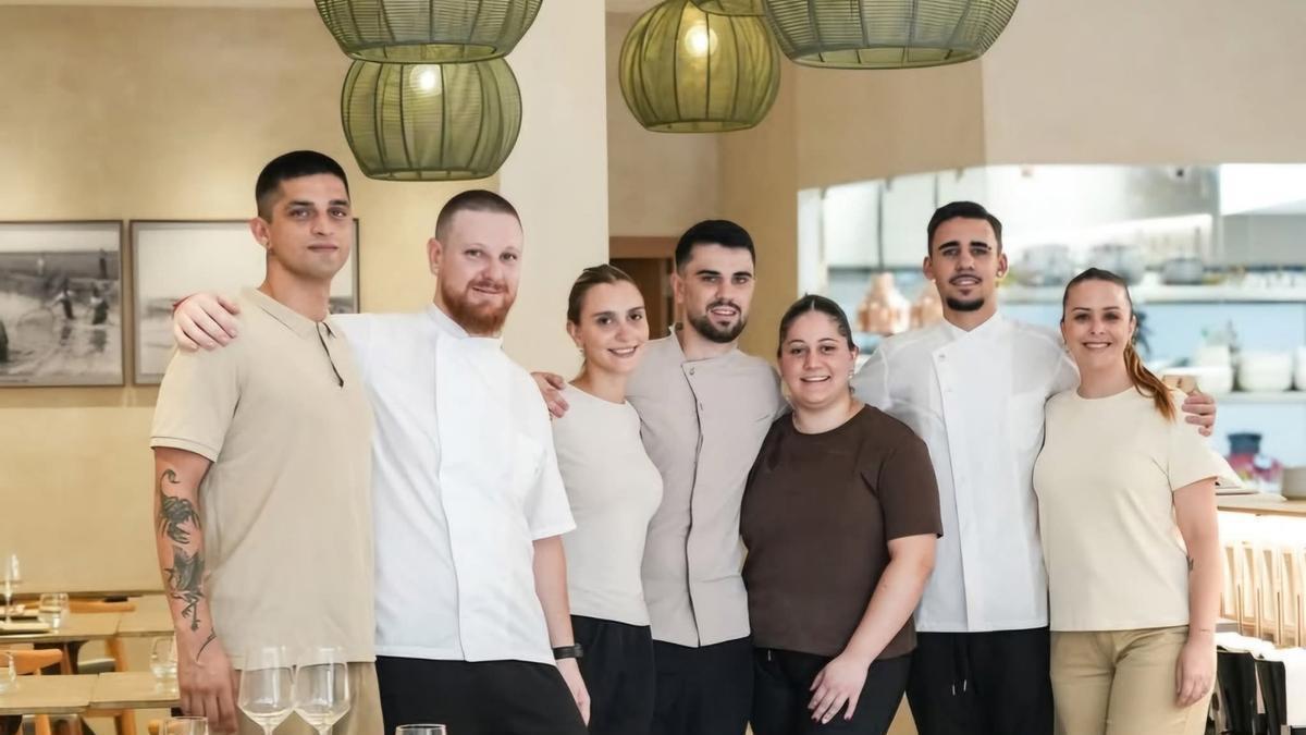 Kiko Rocher, con el equipo del Restaurante Terra.