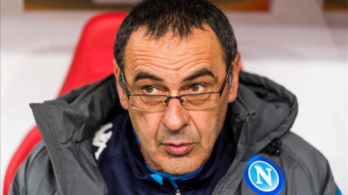 Maurizio Sarri en el banquillo del Nápoles