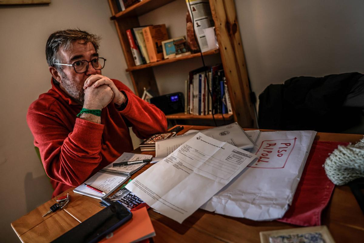 Steve Cedar, británico recién llegado a Ripoll, lleva un mes esperando empadronarse en el pueblo.