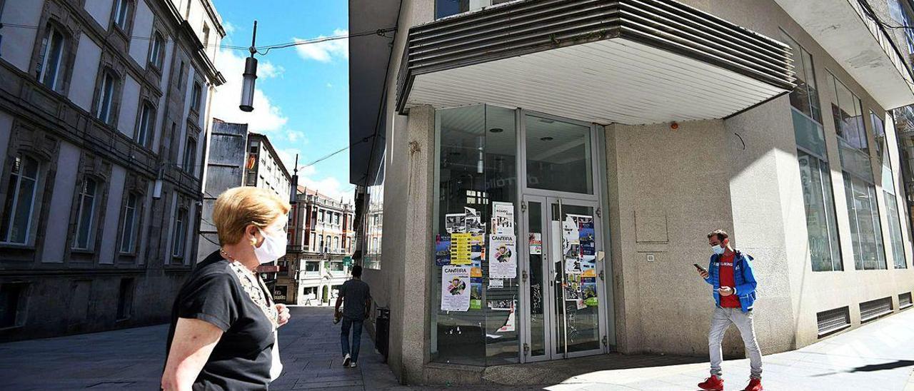 Local que albergaba una oficina bancaria en la céntrica calle Michelena de Pontevedra.