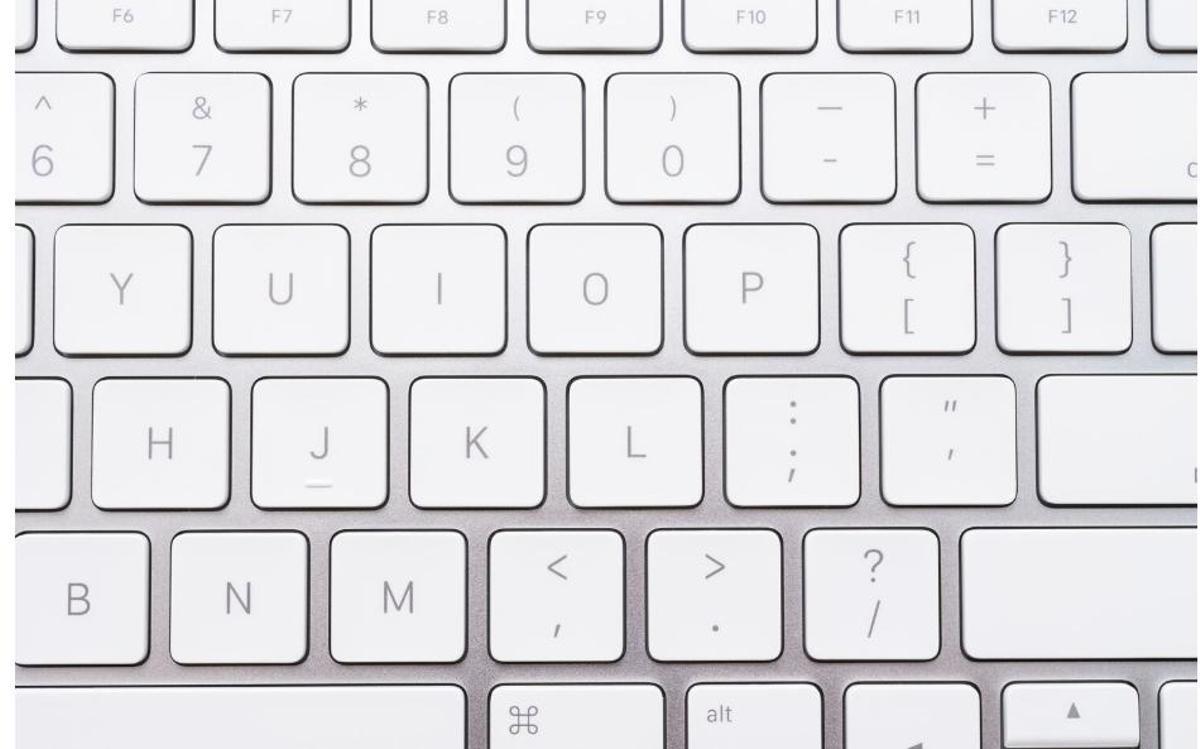 Per què la J i la F tenen aquestes protuberàncies?