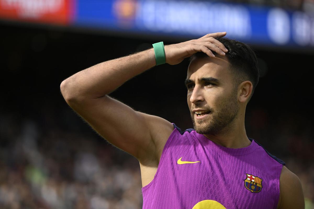 Eric García durante el entrenamiento de los jugadores del Barça en el Spotify Camp Nou en el primer test con asistencia de público en el estadio. Fotografía de Jordi Cotrina