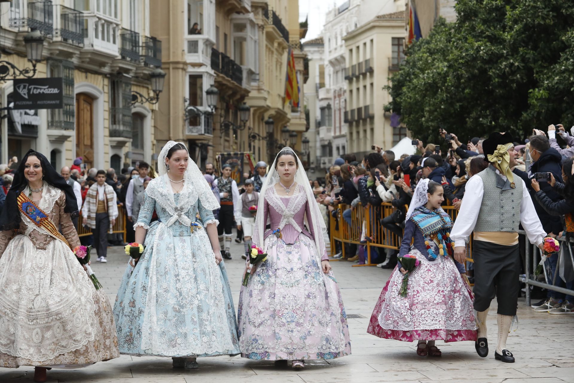Búscate en el primer día de Ofrenda por la calle Quart (entre las 115.30 y las 17.00 horas)