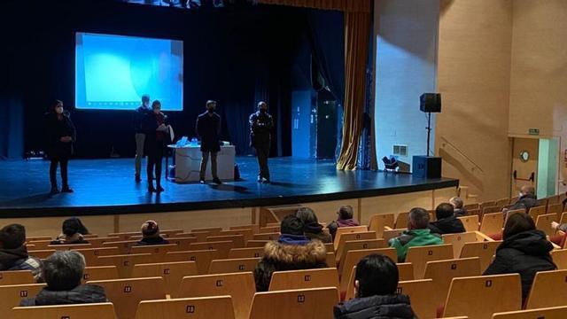La recepción de los nuevos trabajadores, ayer, en la Casa de Cultura.