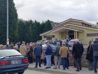 Colas en el tanatorio para despedir en Pola de Siero a José María González, "Pocholo", un "gran empresario y mejor persona"