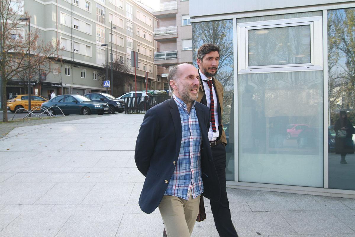 El alcalde de Ourense, Gonzalo Jácome, y su abogado defensor, Luis Salgado.