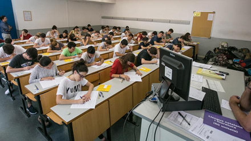 Estudiants en una aula universitària