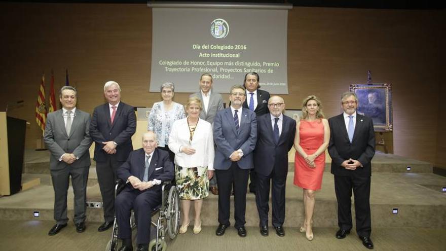 Premios a los doctores Orós y Rioja y al San Juan de Dios