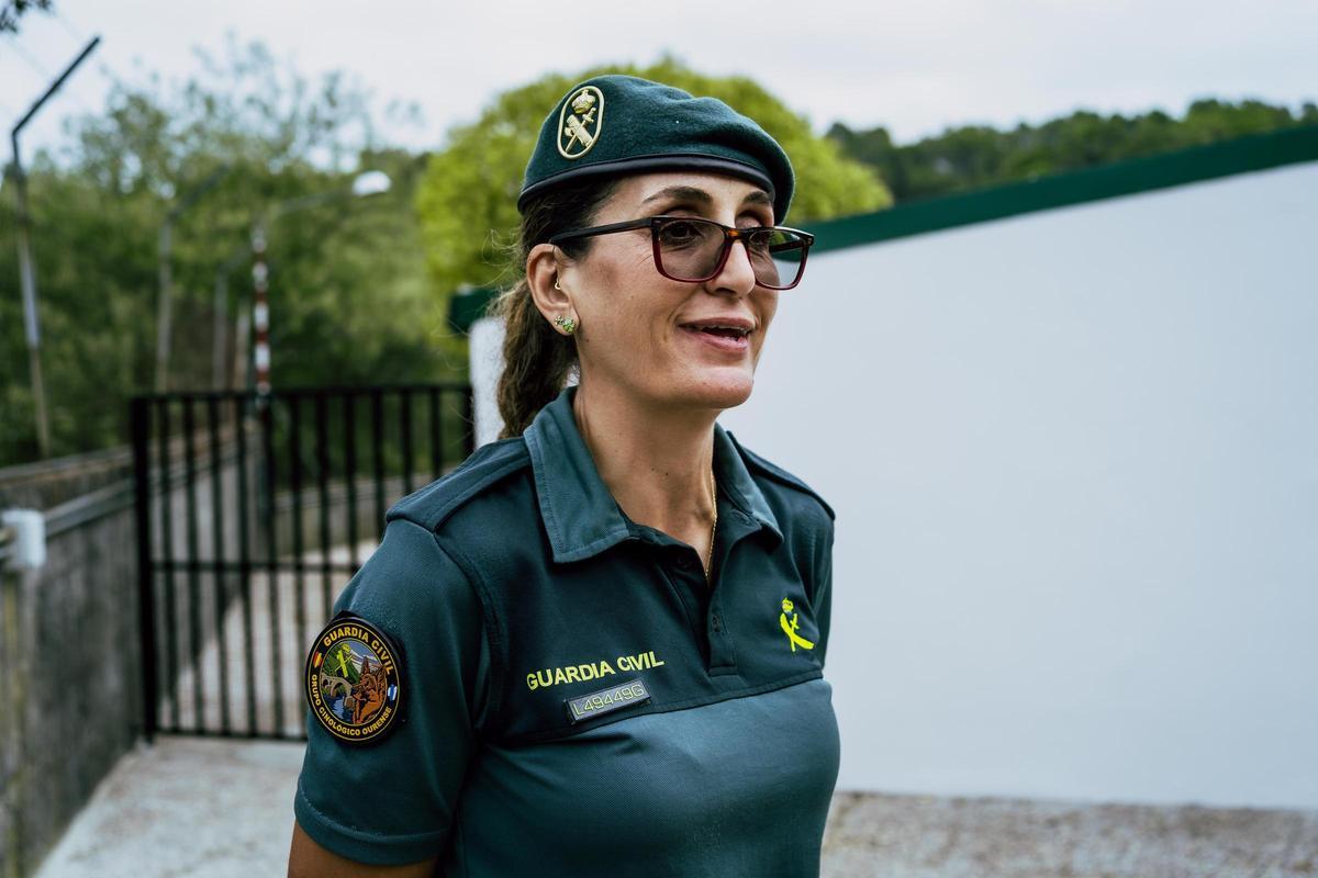 Laura Martín es guardia civil desde 2004 y está en el servicio cinológico desde 2019