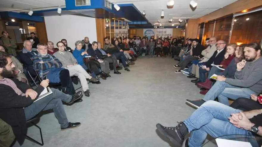 La base de Marea avala pactar sin veto si el PSOE se disculpa