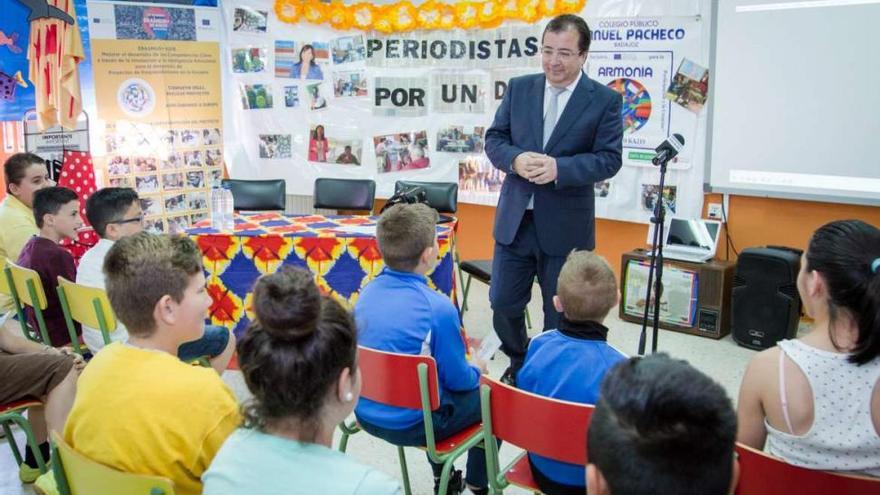 Vara a los escolares: &quot;La bata blanca de forense está colgada en una percha del despacho&quot;