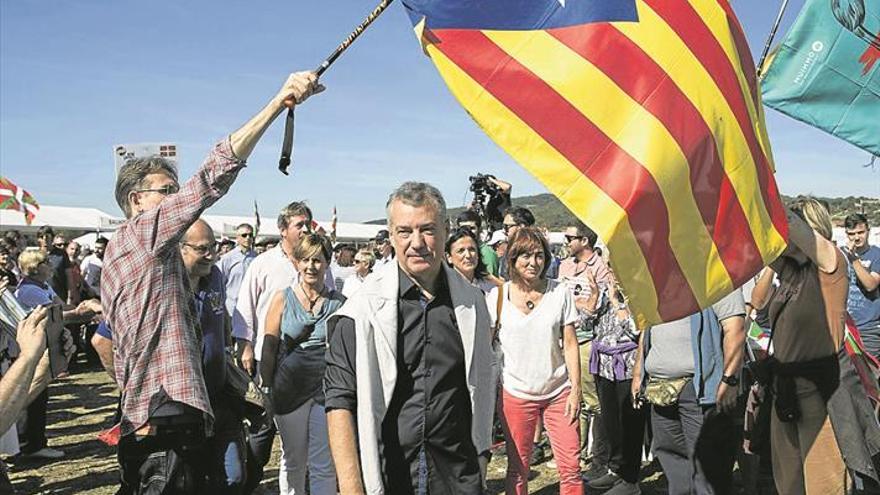 Urkullu pide a Rajoy y Puigdemont que dialoguen a partir de mañana