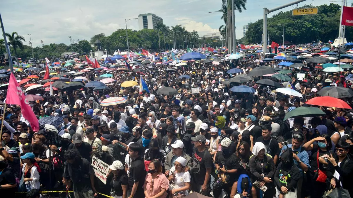 Protestas masivas en Filipinas contra la corrupción y las inundaciones