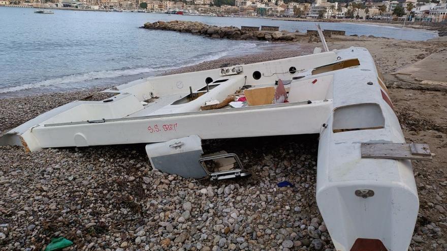 El catamarán varado en Sóller se dedicaba a chárteres turísticos ilegales y fue multado por la Guardia Civil