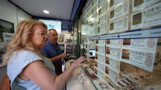 El turismo impulsa un 15% las ventas de lotería de Navidad en pleno agosto en Castellón: los números más demandados