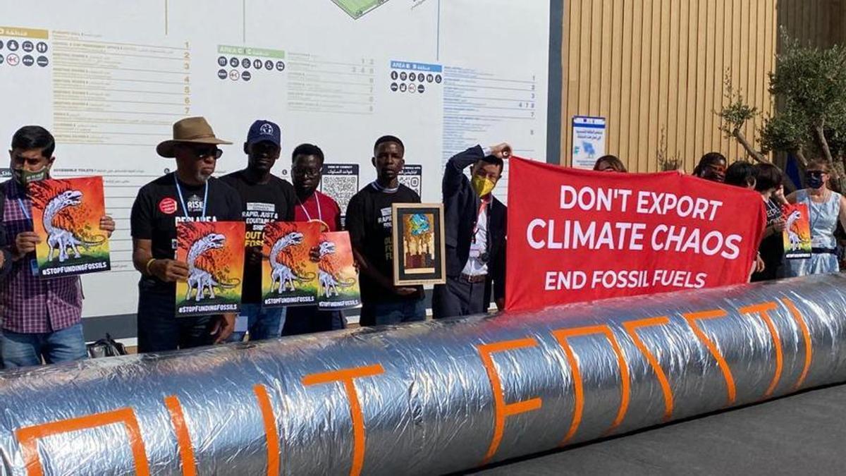 Protesta contra los combustibles fósiles en la cumbre del clima de Sharm el-Sheikh.
