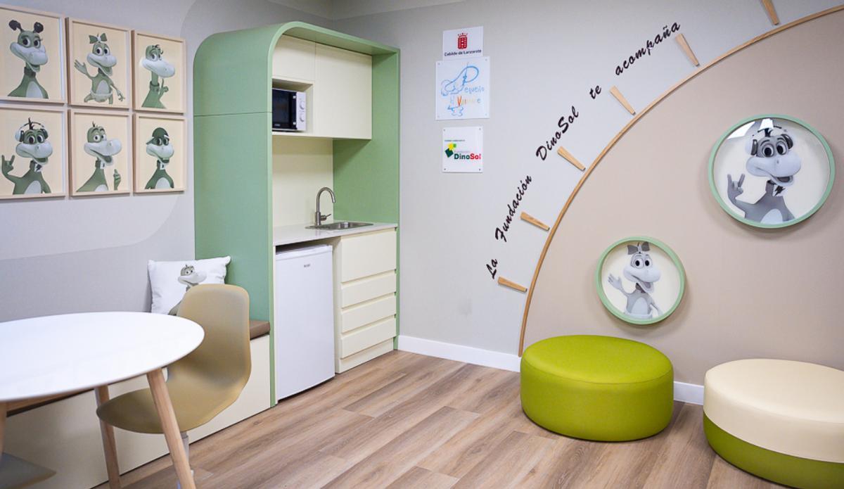 Fundación DinoSol ha colaborado en la Sala de Descanso para Familias del Hospital Universitario Doctor José Molina Orosa, en Lanzarote.